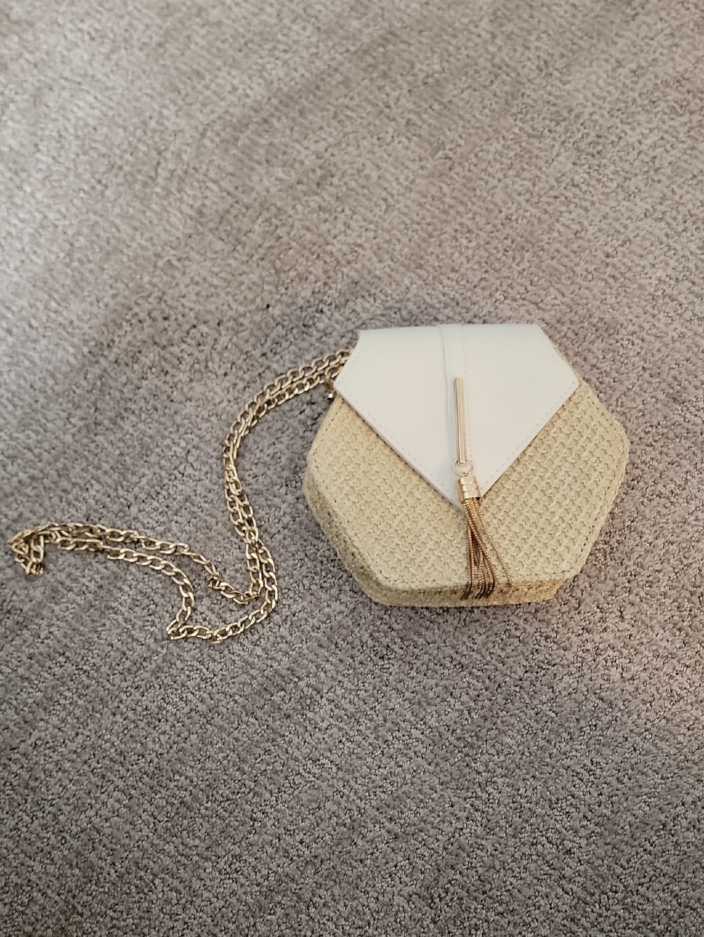 Chic Hexagon Straw Crossbody Bag with White Flap and Gold Chain